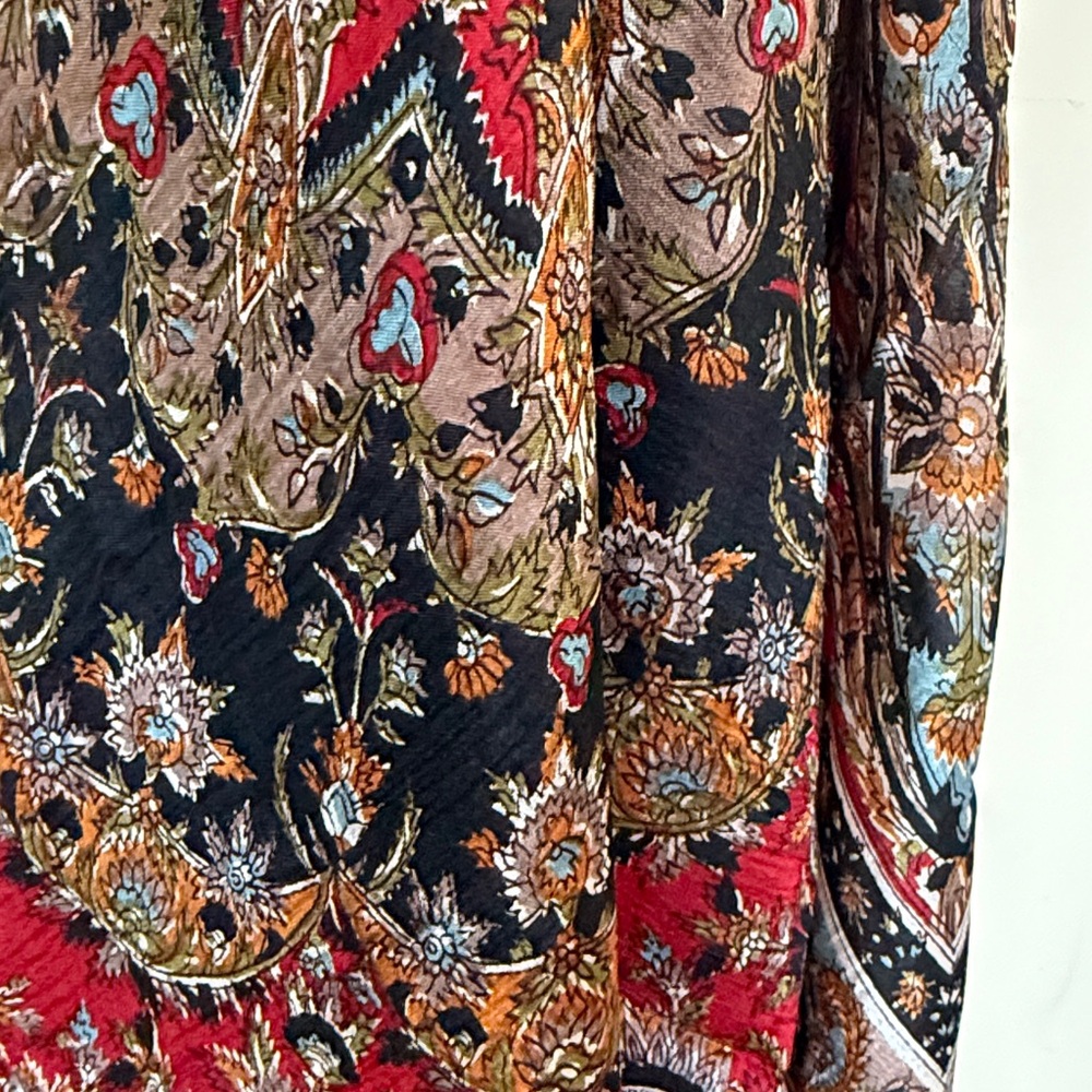 Floral Patterned Silk Scarf 🧣
